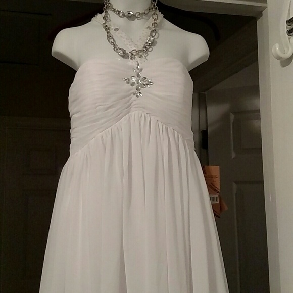 Gown - Picture 1 of 3